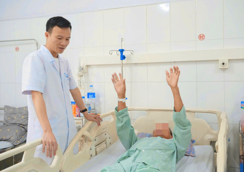 Một dấu hiệu xuất hiện lúc 2 giờ sáng báo động đột quỵ nguy hiểm, người đàn ông may mắn thoát di chứng 1 Một dấu hiệu xuất hiện lúc 2 giờ sáng báo động đột quỵ nguy hiểm, người đàn ông may mắn thoát di chứng - Ảnh 1.
