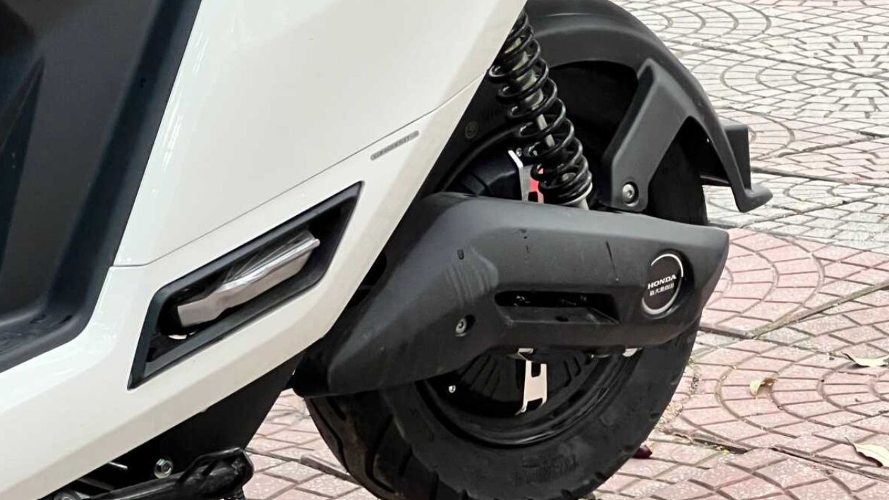 Xe m&aacute;y điện Honda gi&aacute; 17,8 triệu đồng đẹp như Lead, đi 80km/lần sạc b&aacute;n ở Việt Nam ph&ugrave; hợp đi trong đ&ocirc; thị - Ảnh 3.