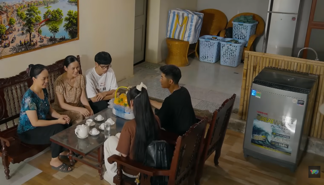 Ph&iacute;a b&ecirc;n kia th&agrave;nh phố - Tập 12: Tuyết Lan bất ngờ gh&eacute; chơi nh&agrave; Khu&ecirc; - Ảnh 1.