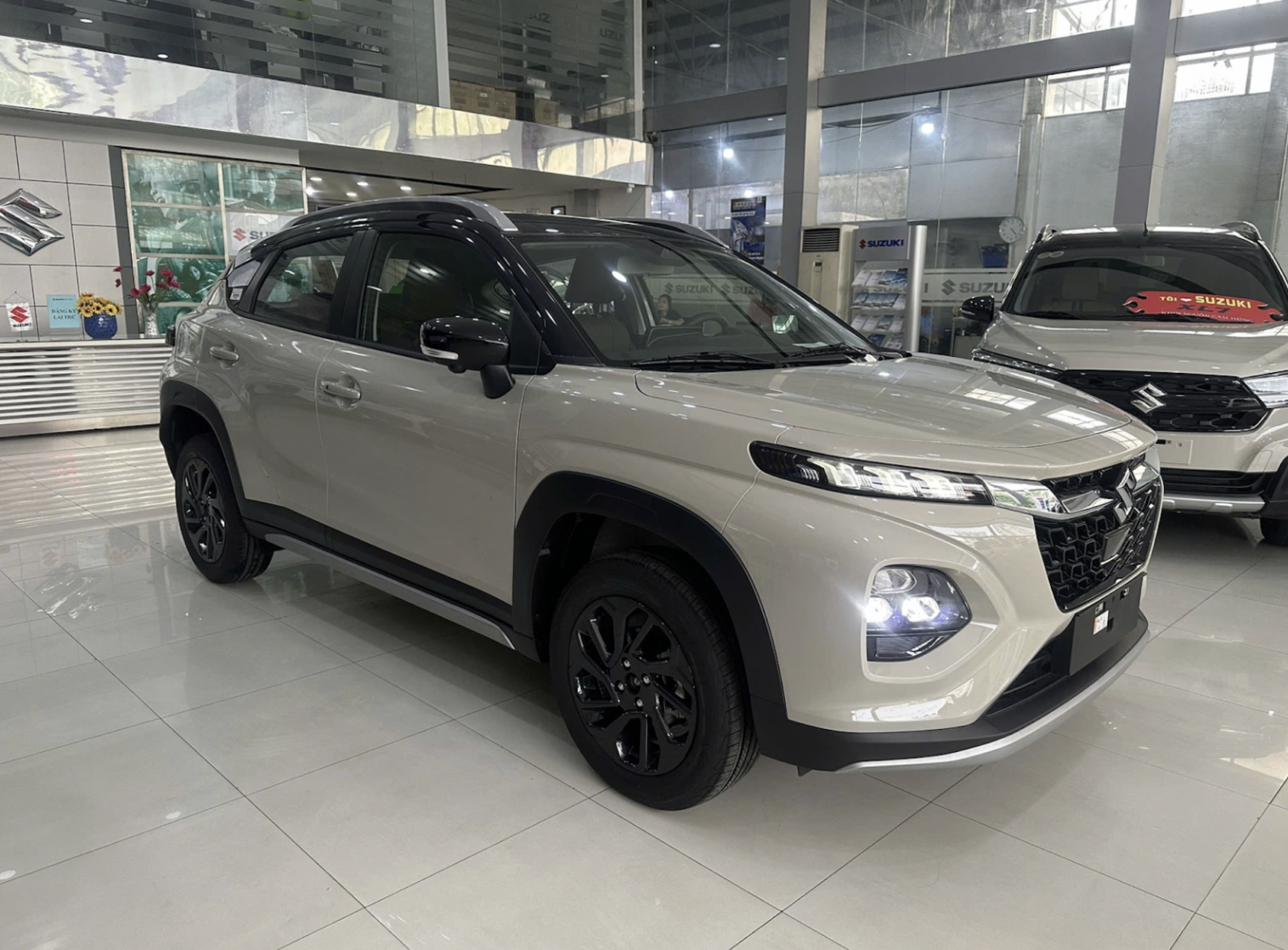 Suzuki FronX bất ngờ giảm cực sốc, chỉ c&ograve;n hơn 400 triệu đồng, SUV hạng A rẻ ngang Kia Morning, Hyundai Grand i10, v&igrave; sao?  - Ảnh 1.