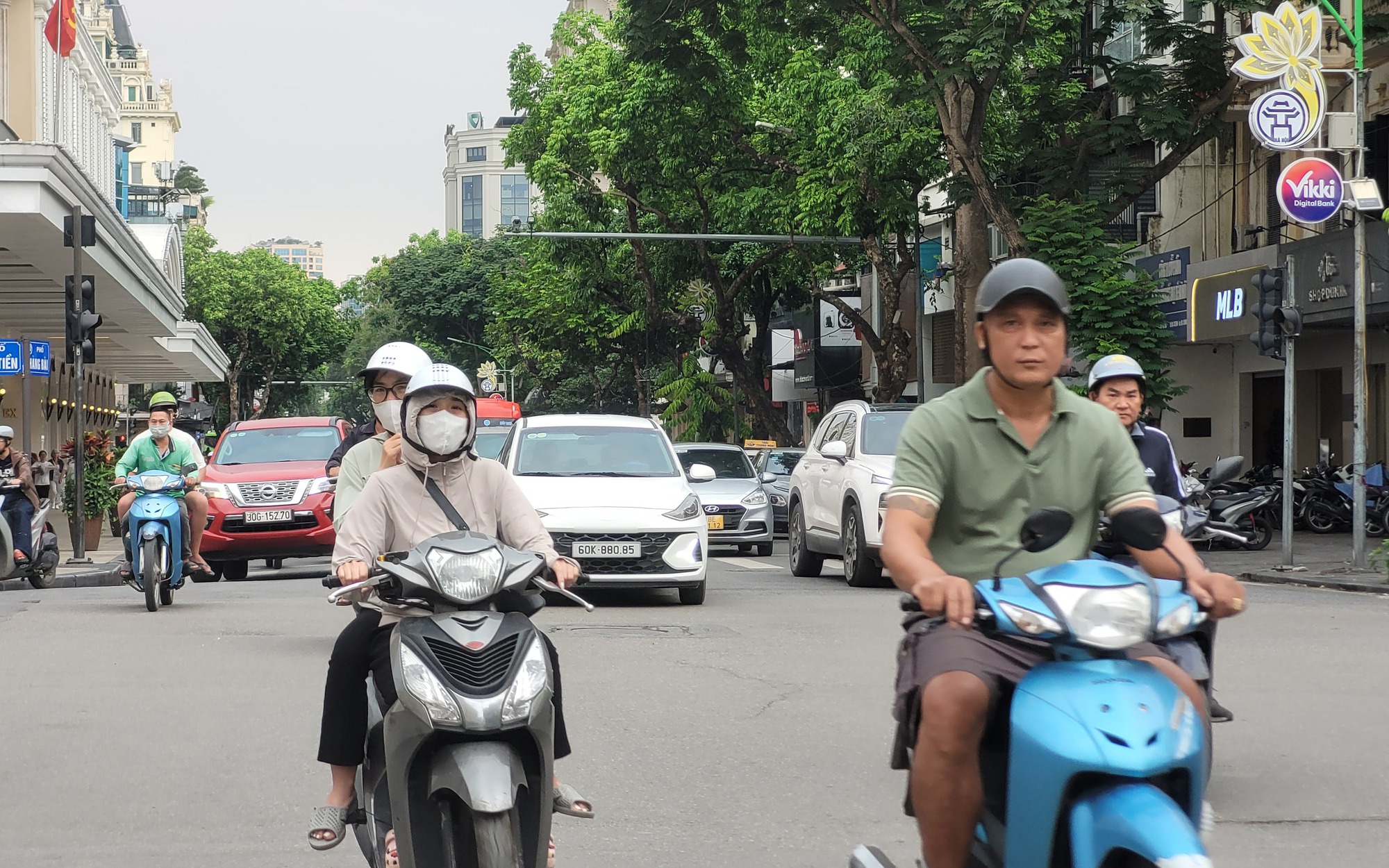 M&acirc;u thuẫn ph&iacute; gửi &ocirc; t&ocirc; tại chung cư New Horizon g&acirc;y x&ocirc; x&aacute;t khiến hai người nhập viện - Ảnh 1.