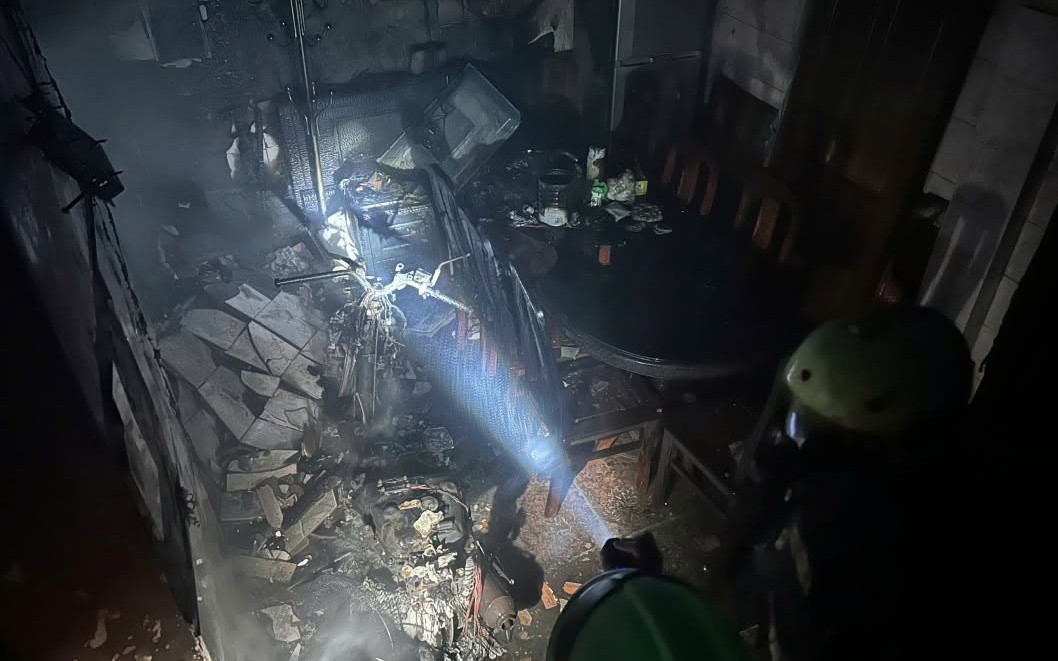 H&agrave; Nội: Hỏa hoạn b&ugrave;ng ph&aacute;t tại chợ Mỹ Đ&igrave;nh trong đ&ecirc;m, h&agrave;ng trăm ki-ốt tho&aacute;t nạn trong gang tấc - Ảnh 3.