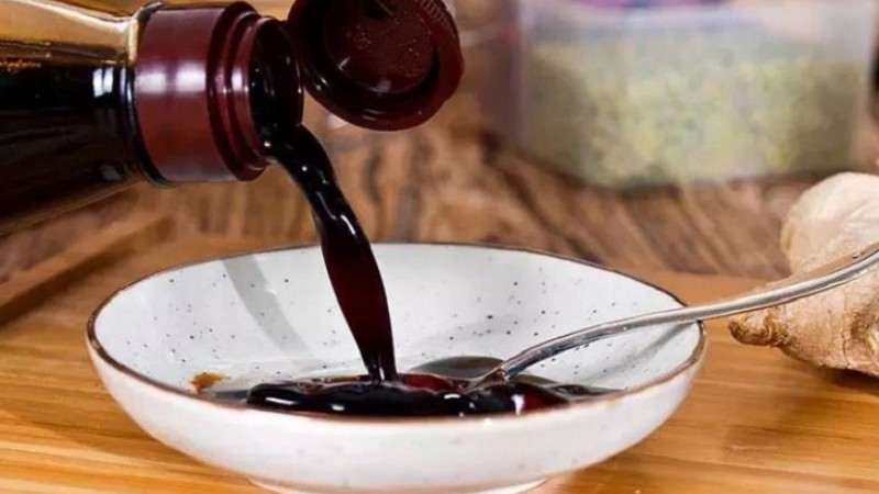 Loại gia vị nhiều nhà để ngay cạnh bếp đang âm thầm sinh độc tố: Kiểm tra ngay trước khi quá muộn 2 4 thoi quen su dung dau hao lam mat huong vi va gay hai cho suc khoe 202201031130402802 1781696592361 178169659306115087563