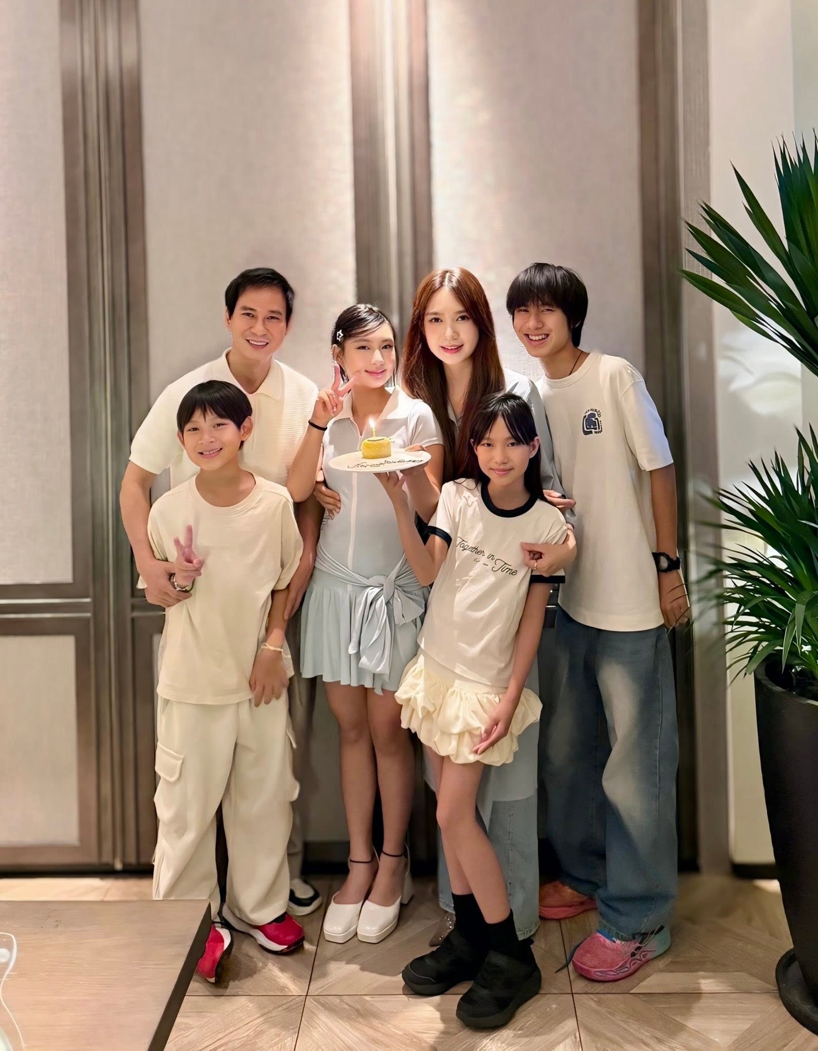 Con gái 13 tuổi của Lý Hải - Cherry Hải My gây chú ý trong ngày sinh nhật - Ảnh 2. Con gái 13 tuổi của Lý Hải - Cherry Hải My gây chú ý trong ngày sinh nhật - Ảnh 2.