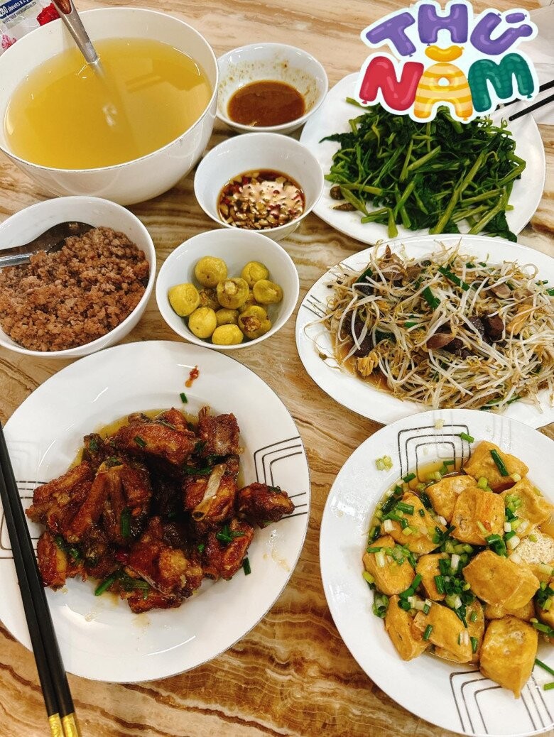 M&acirc;m cơm h&egrave; giản dị của Vợ chồng Hồng Đăng ch&uacute;c mừng con g&aacute;i thi cấp 3 - Ảnh 8.