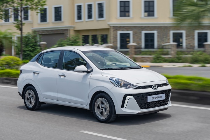 Chọn xe ô tô giá chưa tới 400 triệu đồng phù hợp cho cả gia đình di chuyển đáng mua nhất thị trường - Ảnh 3.