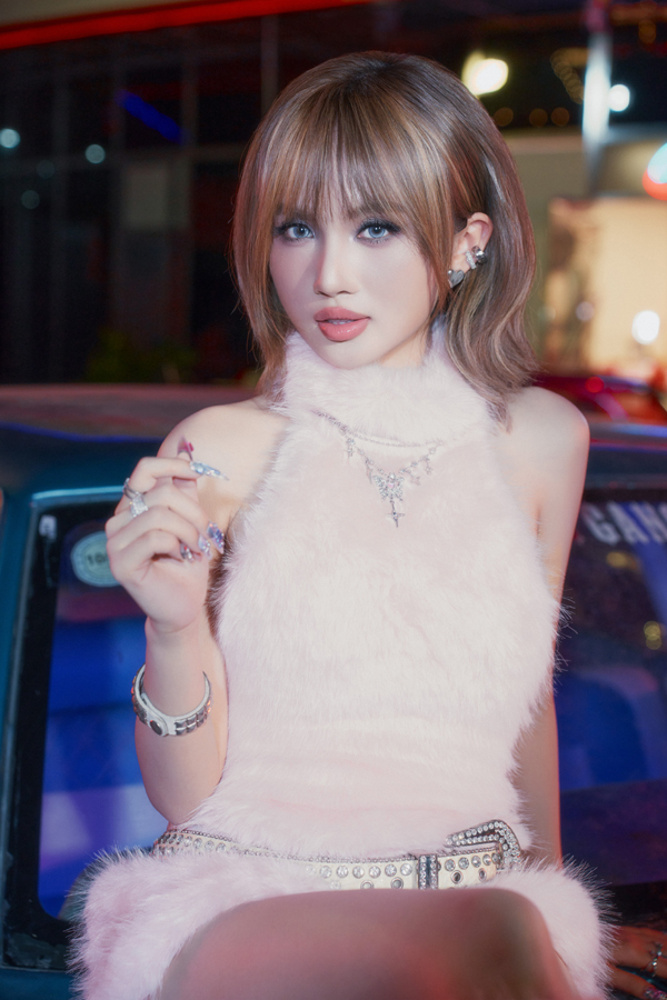 Bất ngờ với giọng h&aacute;t, sắc v&oacute;c sexy của LEXXY - con g&aacute;i T&uacute; Dưa - Ảnh 4.