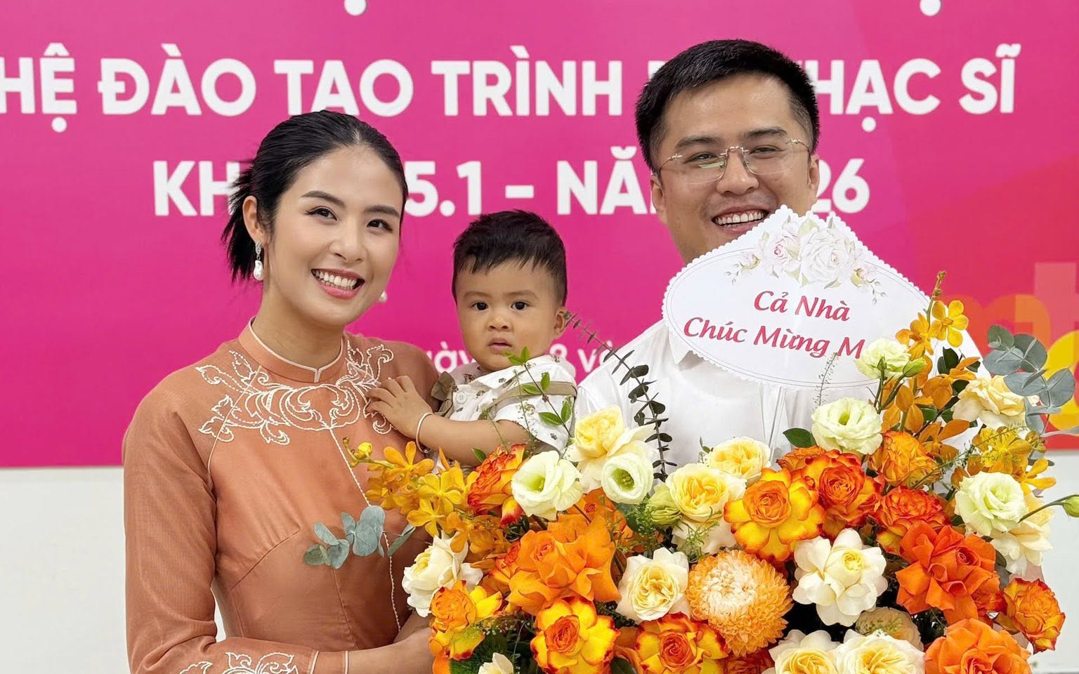 Phương Oanh rạng rỡ b&ecirc;n hai con trước thềm chung kết Miss Cosmo TP . HCM 2026 - Ảnh 11.