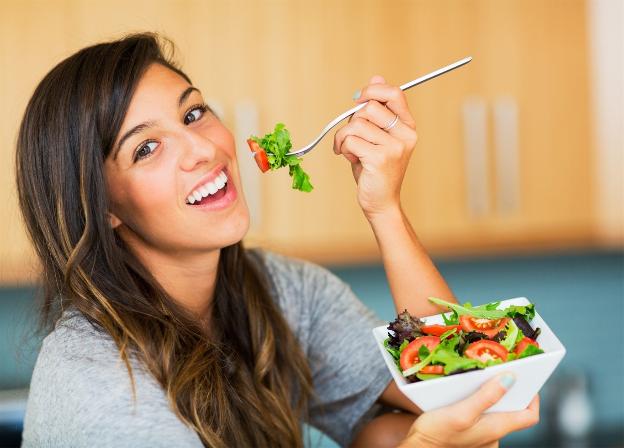 Luôn cảm thấy mệt mỏi dù ngủ đủ giấc? Chuyên gia khuyên áp dụng 3 nguyên tắc ăn uống này - Ảnh 3. Luôn cảm thấy mệt mỏi dù ngủ đủ giấc? Chuyên gia khuyên áp dụng 3 nguyên tắc ăn uống này - Ảnh 3.