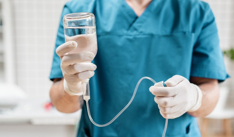 Người phụ nữ 53 tuổi sốc nhiệt vì nắng nóng, xuất hiện triệu chứng giống đột quỵ 1 Nắng nóng gay gắt, người phụ nữ 53 tuổi nhập viện với biểu hiện giống đột quỵ - Ảnh 1.
