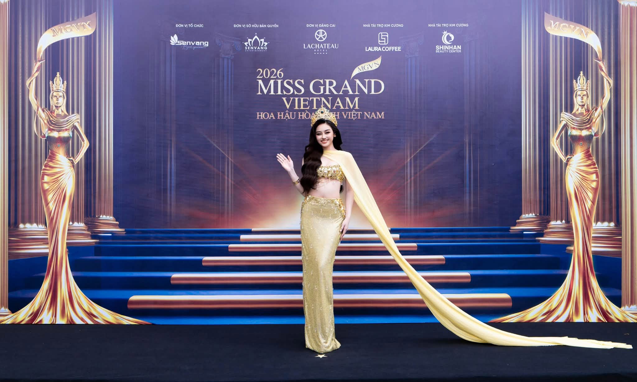 Phương Oanh rạng rỡ b&ecirc;n hai con trước thềm chung kết Miss Cosmo TP . HCM 2026 - Ảnh 3.