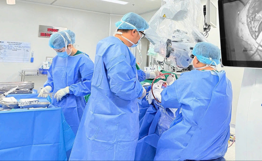 Người đàn ông 43 tuổi xuất huyết não thừa nhận 1 sai lầm nhiều nam giới Việt mắc phải - Ảnh 1.