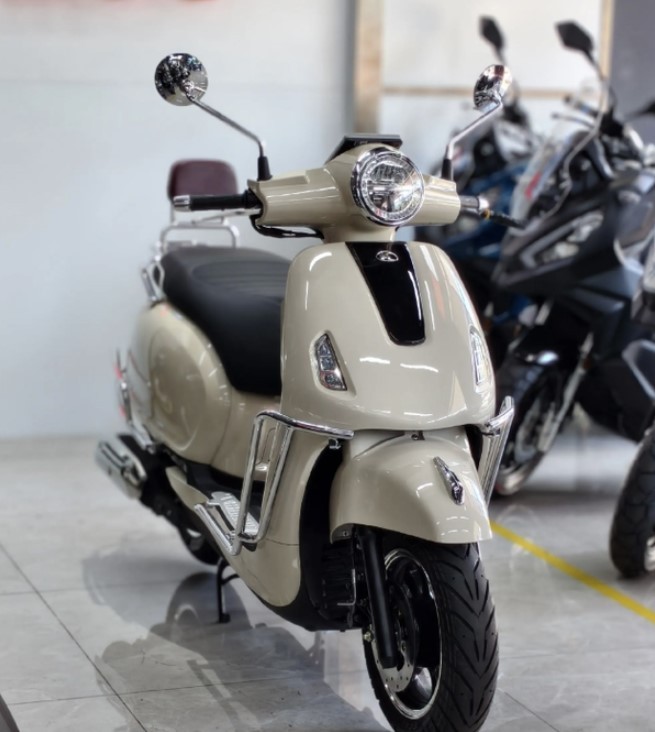 Xe ga 150cc gi&aacute; 50 triệu đồng: Đẹp cổ điển với ABS v&agrave; TCS - Ảnh 2.