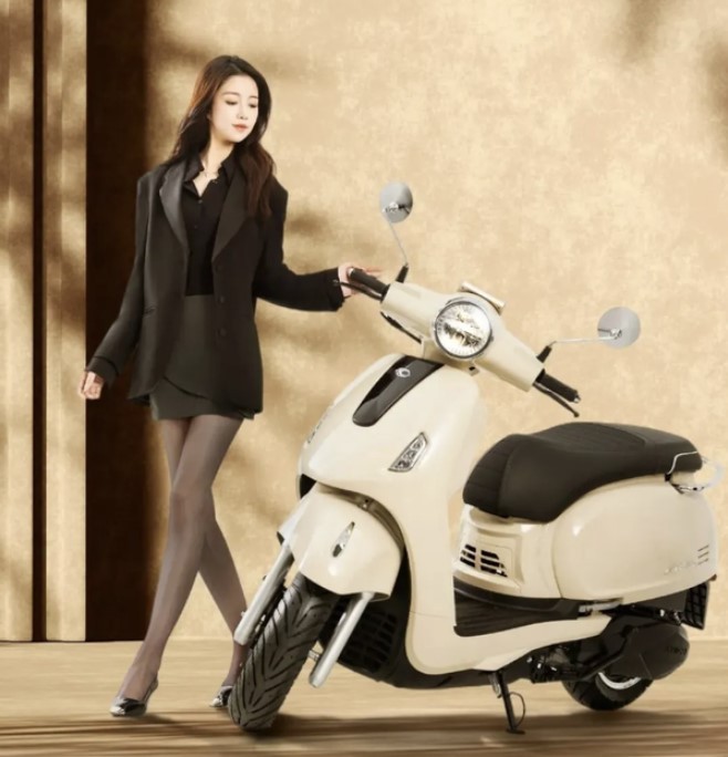 Xe ga 150cc gi&aacute; 50 triệu đồng: Đẹp cổ điển với ABS v&agrave; TCS - Ảnh 5.