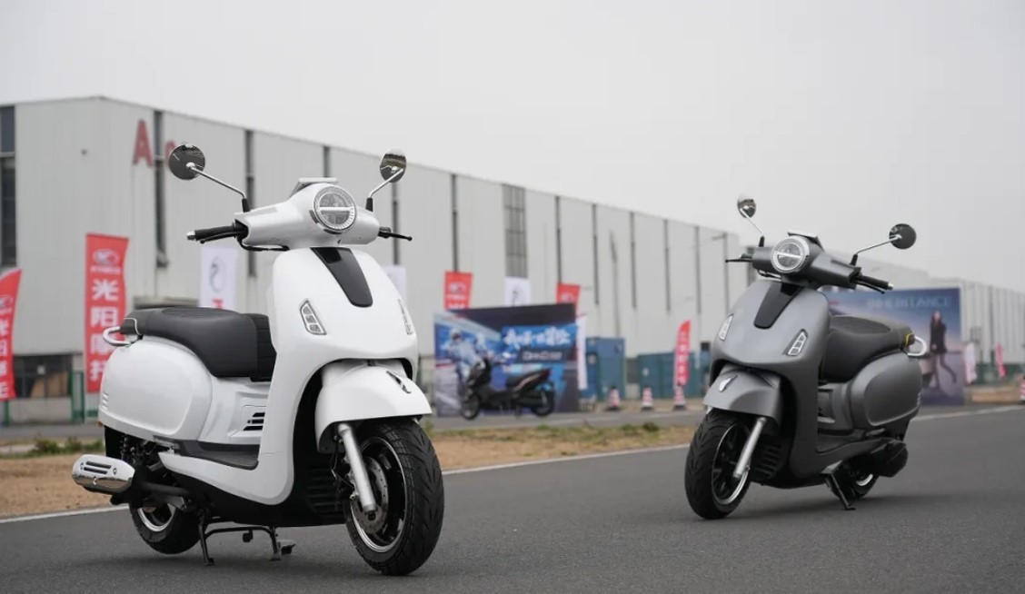 Xe ga 150cc gi&aacute; 50 triệu đồng: Đẹp cổ điển với ABS v&agrave; TCS - Ảnh 6.
