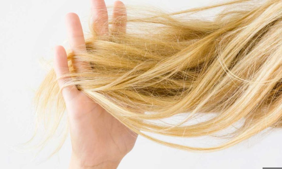 T&oacute;c hết x&ugrave; rối mỗi s&aacute;ng nhờ th&oacute;i quen đơn giản n&agrave;y v&agrave;o buổi tối - Ảnh 4.
