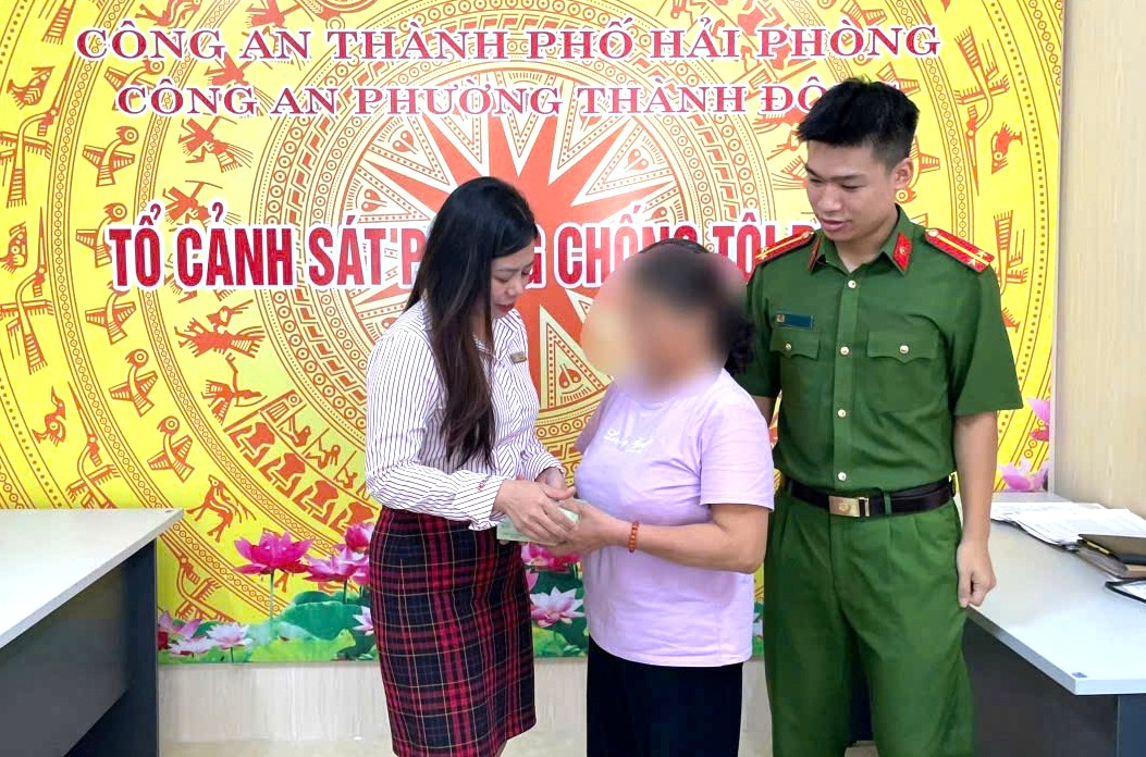 Cụ b&agrave; ở Hải Ph&ograve;ng su&yacute;t mất h&agrave;ng trăm triệu khi nhờ luật sư 'rởm' t&igrave;m gi&uacute;p số tiền bị lừa tr&ecirc;n mạng - Ảnh 1.