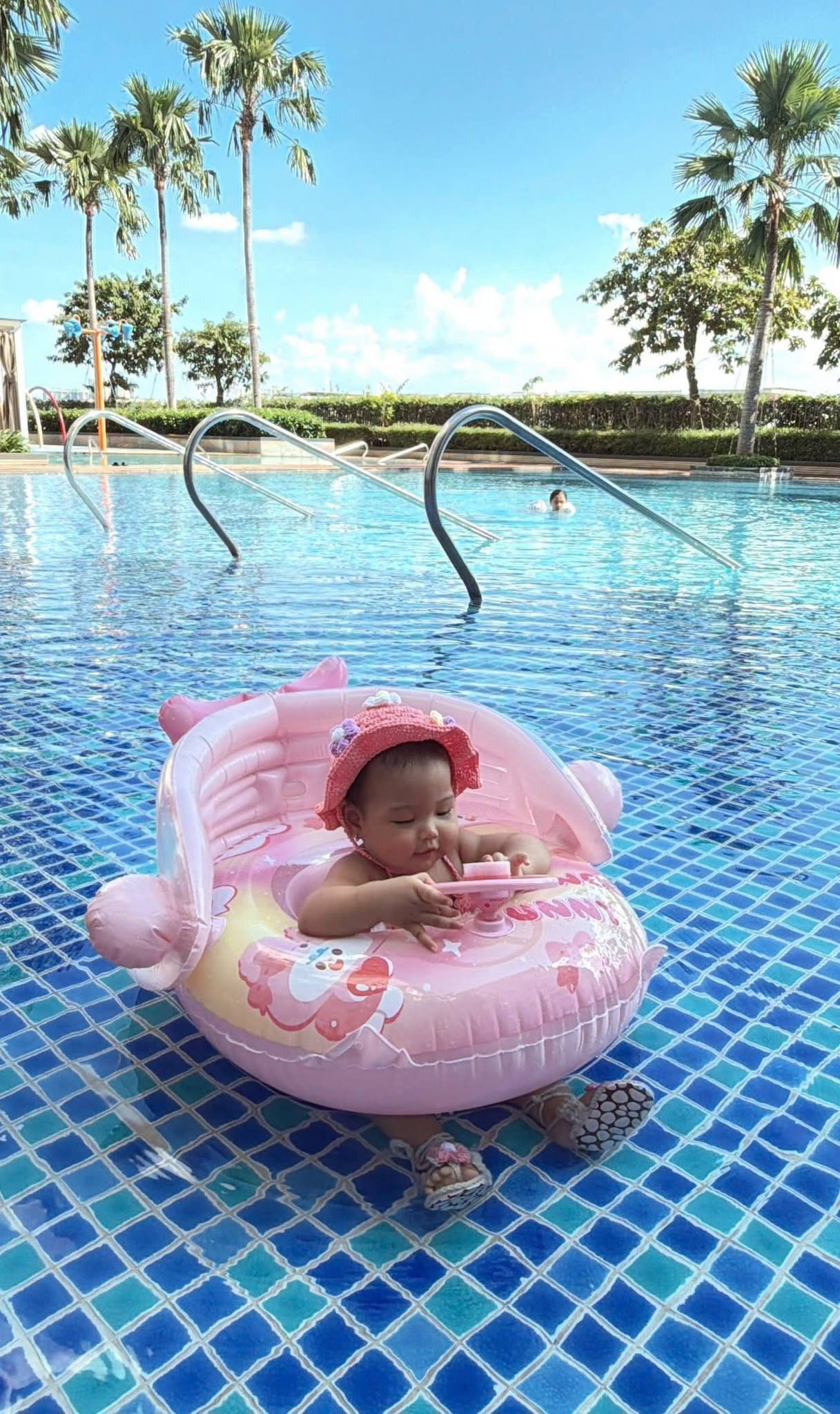 Con gái H'Hen Niê 9 tháng tuổi diện bikini slay gây sốt mạng xã hội - Ảnh 2. Con gái H'Hen Niê 9 tháng tuổi diện bikini slay gây sốt mạng xã hội - Ảnh 2.