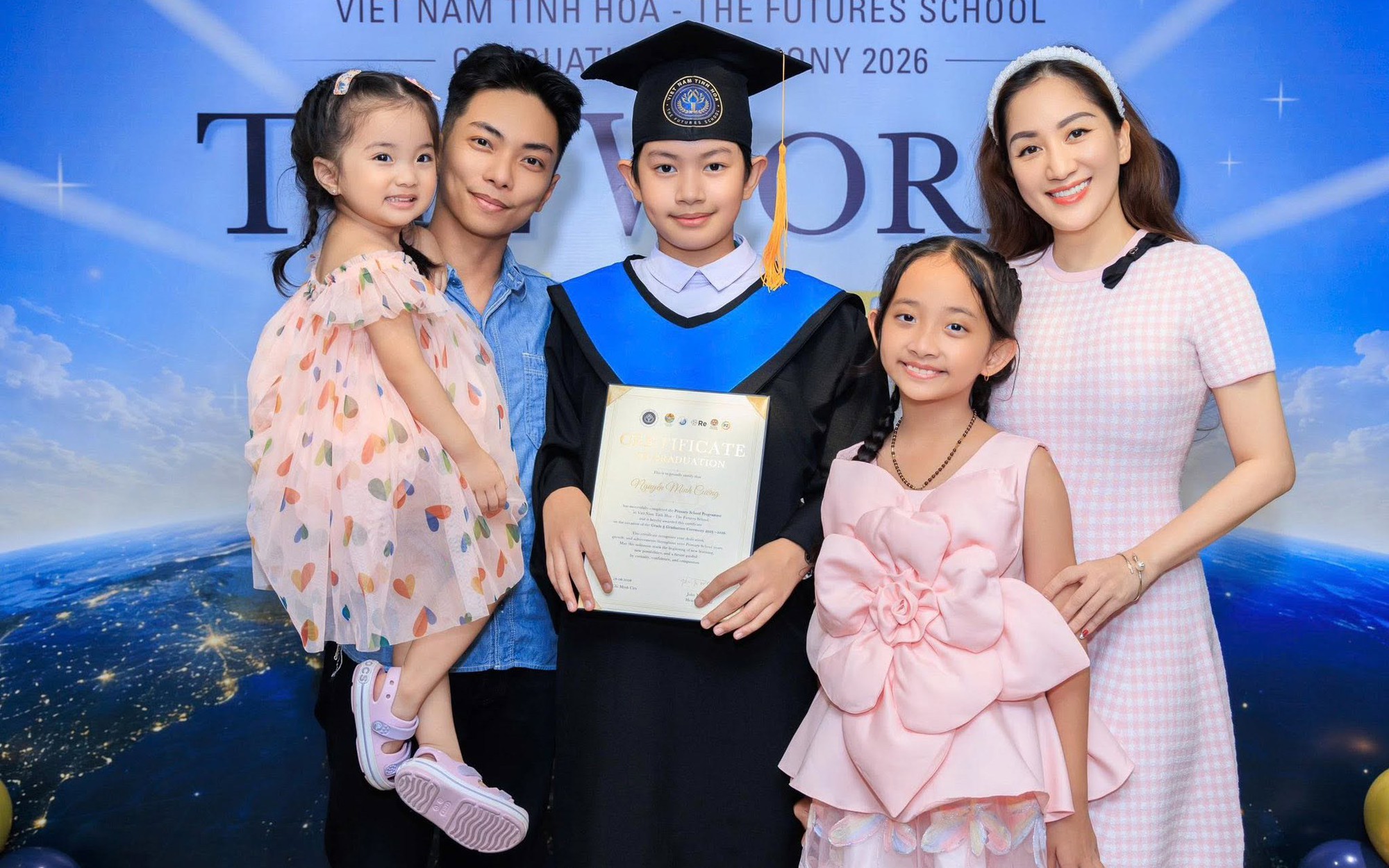Nhân sinh nhật Phan Hiển, Khánh Thi nhắn gửi: 'Cảm ơn anh đã cùng em nuôi dạy các con bằng tất cả tình yêu thương' - Ảnh 1.