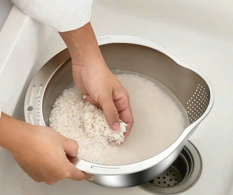 Có nên vo gạo trước khi nấu cơm? 4 thói quen sai lầm cần tránh - Ảnh 1. Có nên vo gạo trước khi nấu cơm? 4 thói quen sai lầm cần tránh - Ảnh 1.