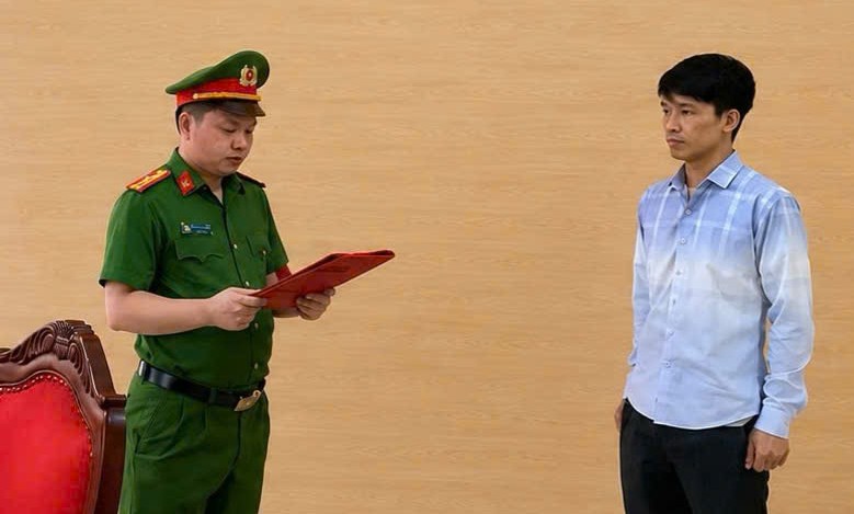 Sử dụng rượu bia gây tai nạn chết người, nam thanh niên bị khởi tố - Ảnh 1.