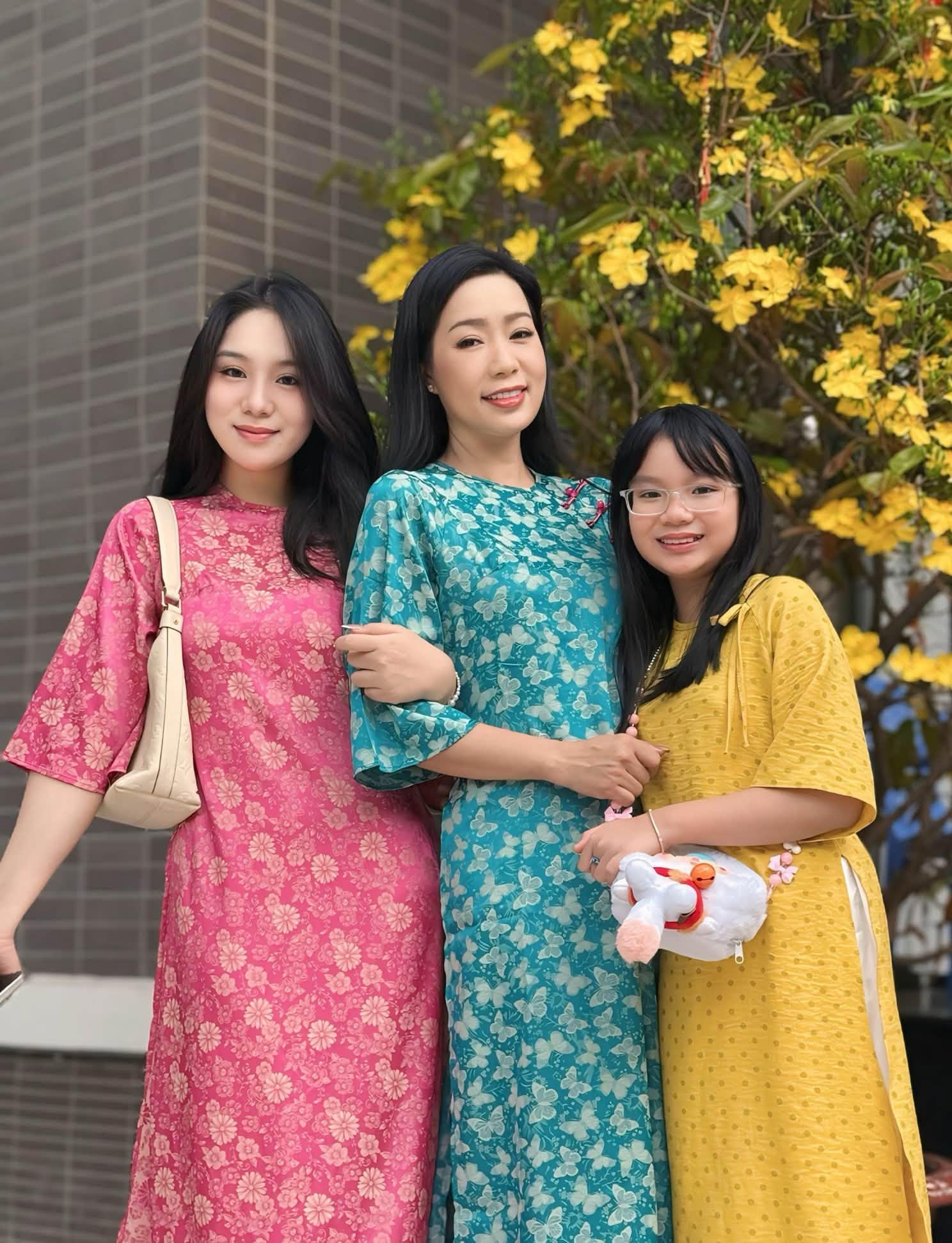NSND Trịnh Kim Chi chia sẻ hình ảnh con gái 11 tuổi đáng yêu và tài năng - Ảnh 11. NSND Trịnh Kim Chi chia sẻ hình ảnh con gái 11 tuổi đáng yêu và tài năng - Ảnh 11.