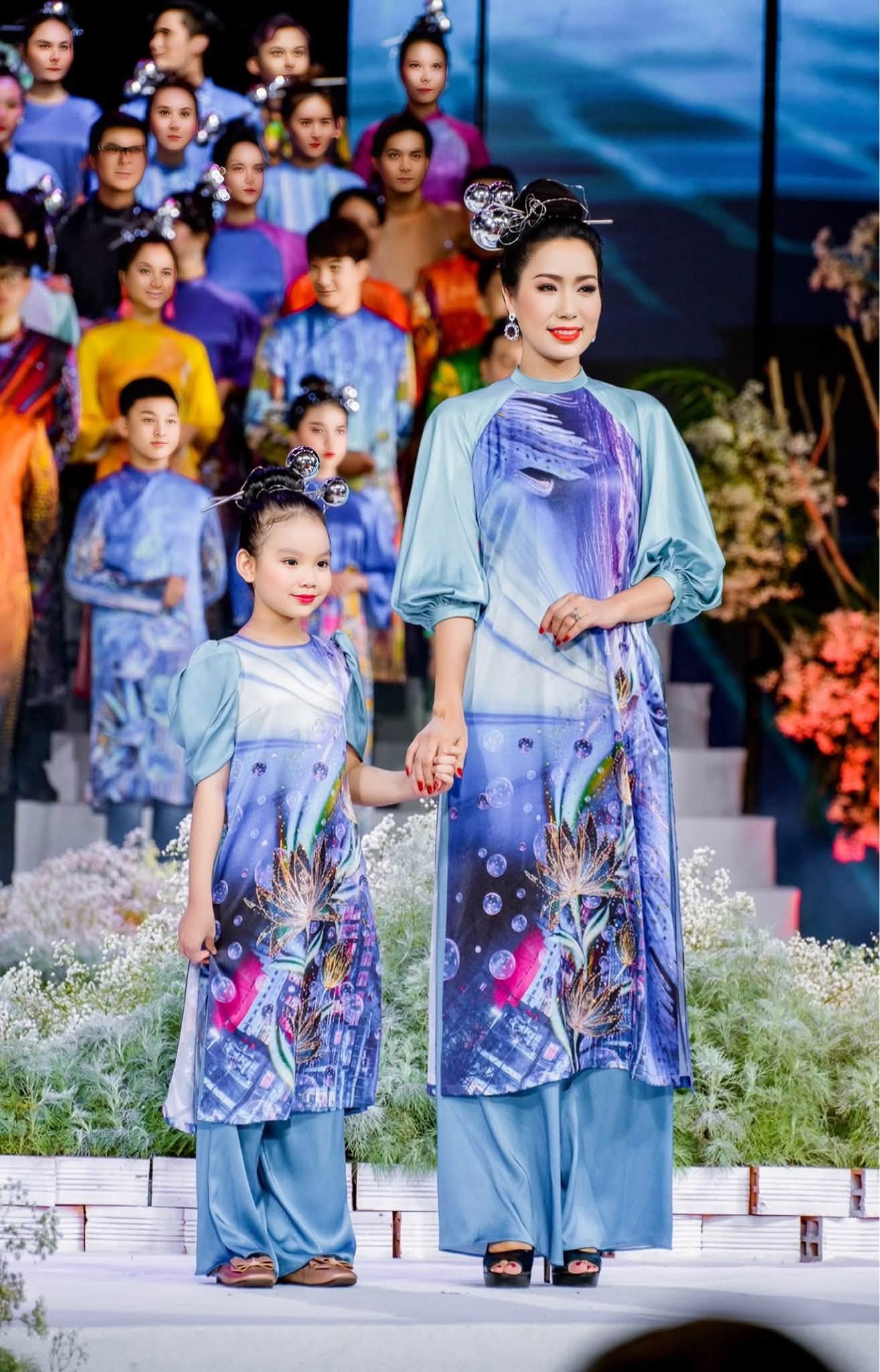 NSND Trịnh Kim Chi chia sẻ hình ảnh con gái 11 tuổi đáng yêu và tài năng - Ảnh 9. NSND Trịnh Kim Chi chia sẻ hình ảnh con gái 11 tuổi đáng yêu và tài năng - Ảnh 9.