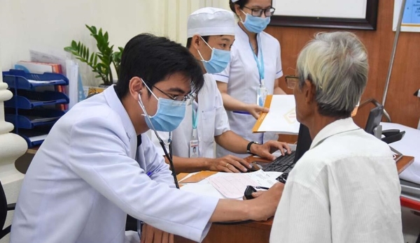 Bảng lương mới nhất của b&aacute;c sĩ, y sĩ, y t&aacute; từ 1/7/2026, sau khi &aacute;p dụng mức lương mới - Ảnh 1.