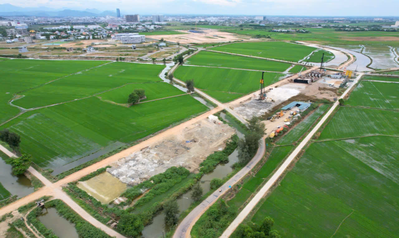 Cận cảnh đường ngh&igrave;n tỷ ở Huế thi c&ocirc;ng &igrave; ạch, một nh&agrave; thầu bị chấm dứt hợp đồng - Ảnh 2.