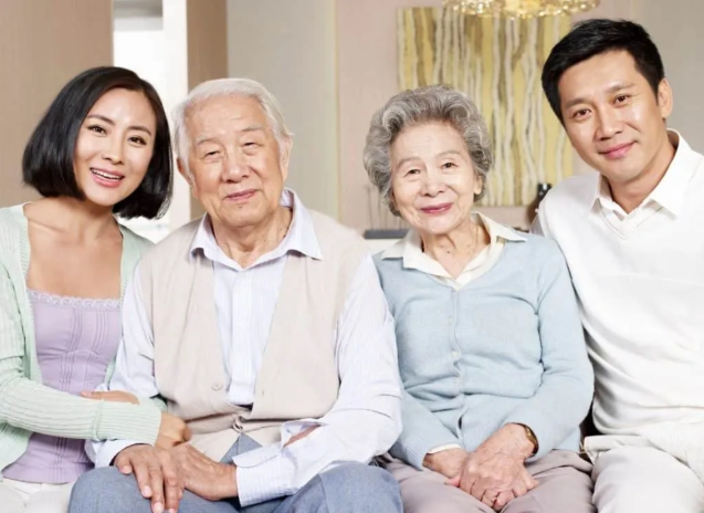 Về già sống cùng con dâu, dù có bao nhiêu tiền cũng nên nhớ 3 điều này để tránh tuổi già thiệt thòi - Ảnh 1.