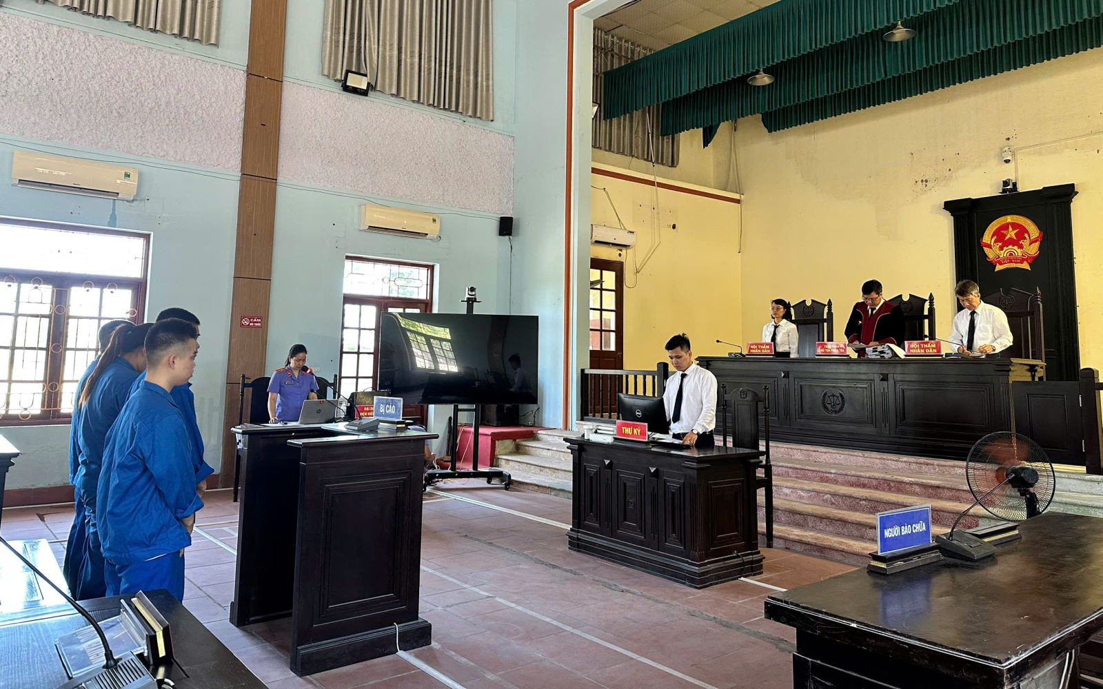 Mua b&aacute;n tr&aacute;i ph&eacute;p chất ma t&uacute;y, nh&oacute;m đối tượng lĩnh hơn 40 năm t&ugrave; - Ảnh 2.