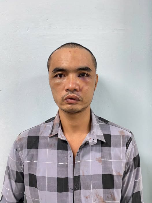 Bắt đối tượng c&oacute; tiền &aacute;n g&acirc;y rối trật tự tại H&agrave; Nội với h&agrave;ng loạt &ocirc; t&ocirc; bị ph&aacute; họai - Ảnh 1.