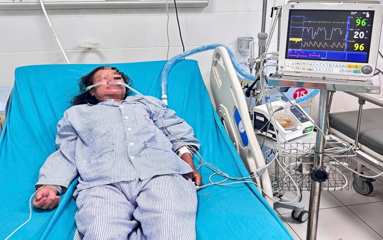 Từ vết đốt nhỏ dưới ngực, b&eacute; g&aacute;i 14 tuổi rơi v&agrave;o nguy kịch - Ảnh 3.