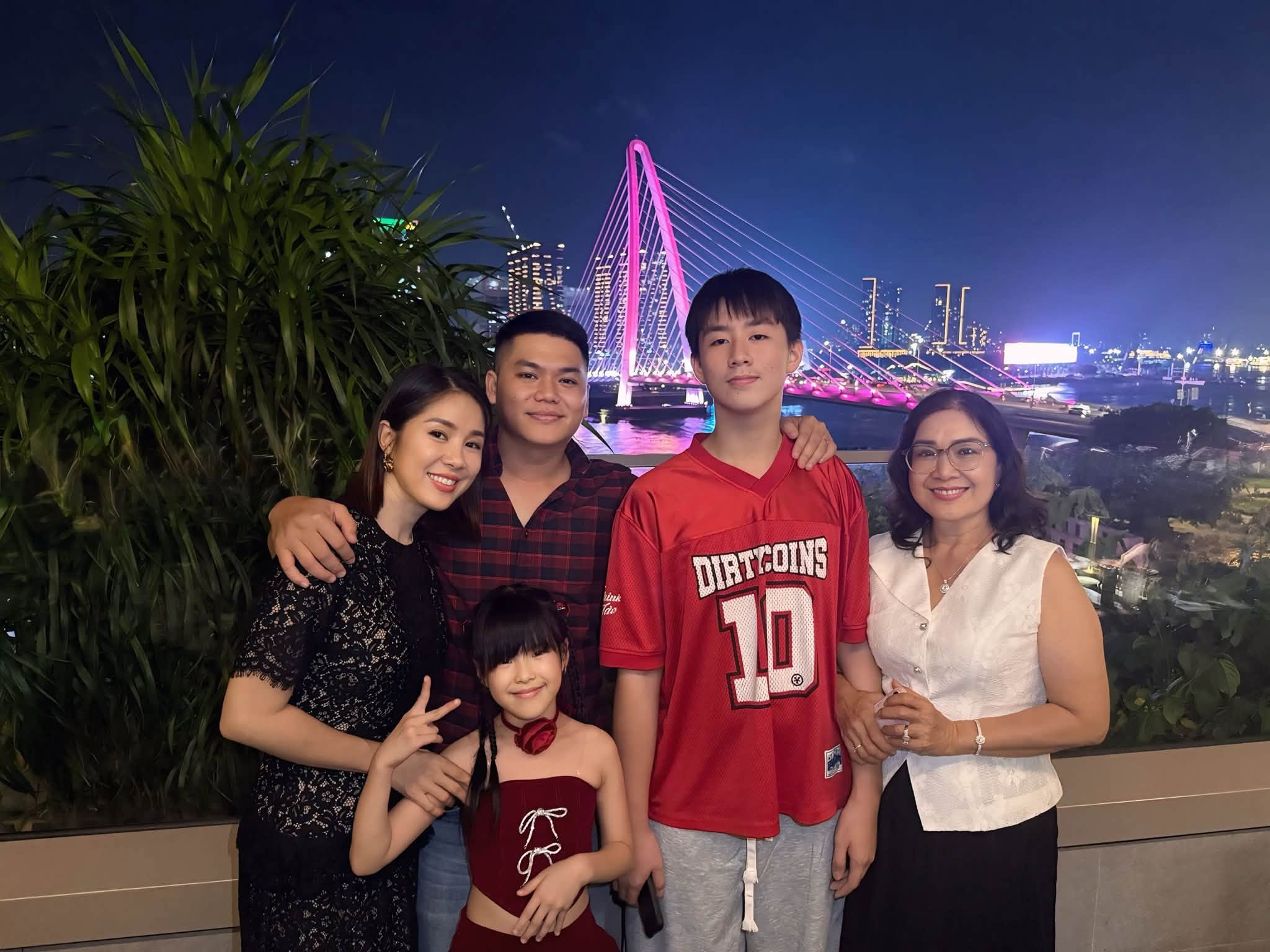 Ng&ocirc; Thanh V&acirc;n lo lắng t&igrave;m trường cho con g&aacute;i ; L&ecirc; Phương mừng sinh nhật mẹ 2026 - Ảnh 5.