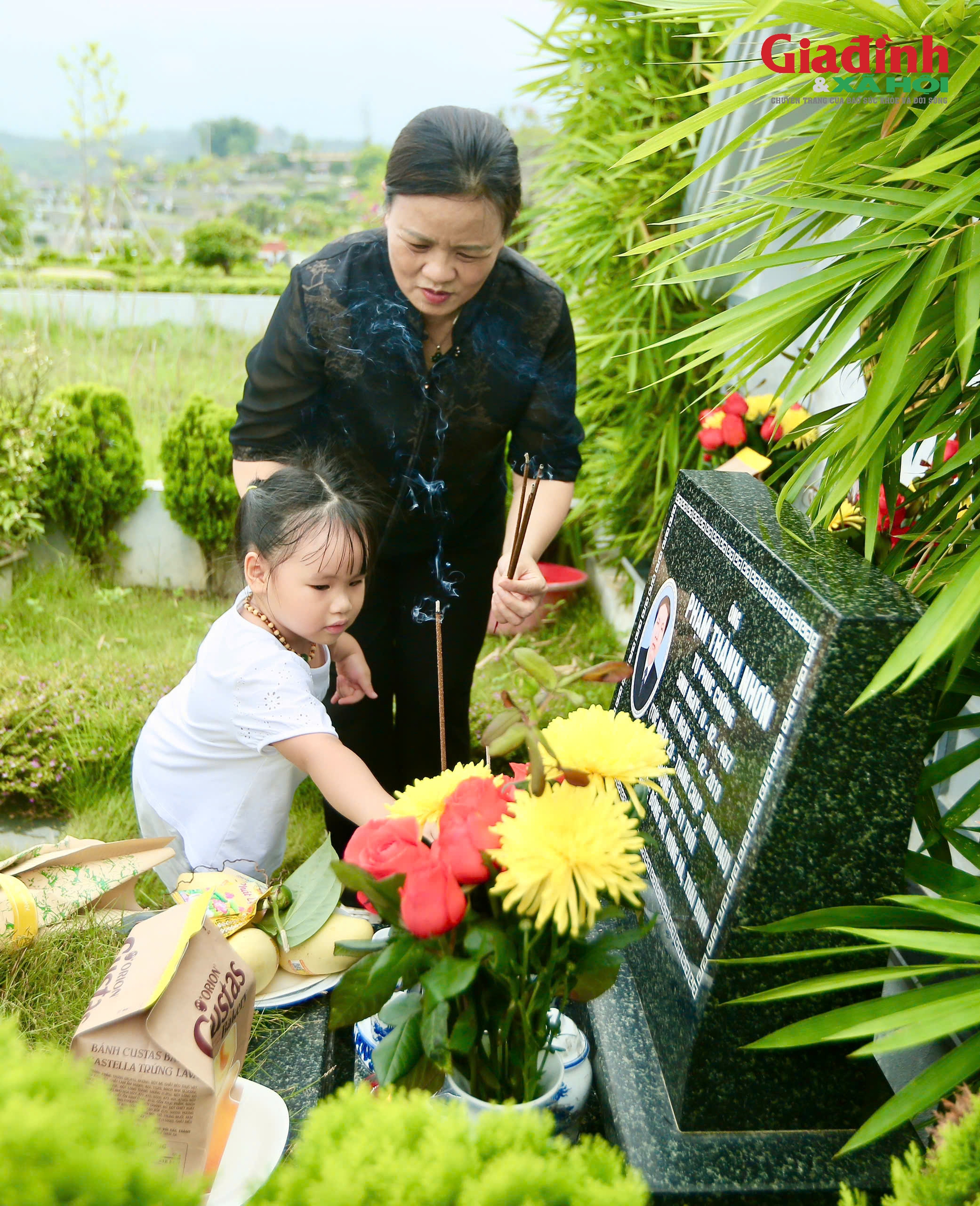 Trước Ng&agrave;y Gia đ&igrave;nh Việt Nam, nhiều gia đ&igrave;nh ở H&agrave; Nội chọn c&aacute;ch đặc biệt để dạy con ch&aacute;u về cội nguồn - Ảnh 3.