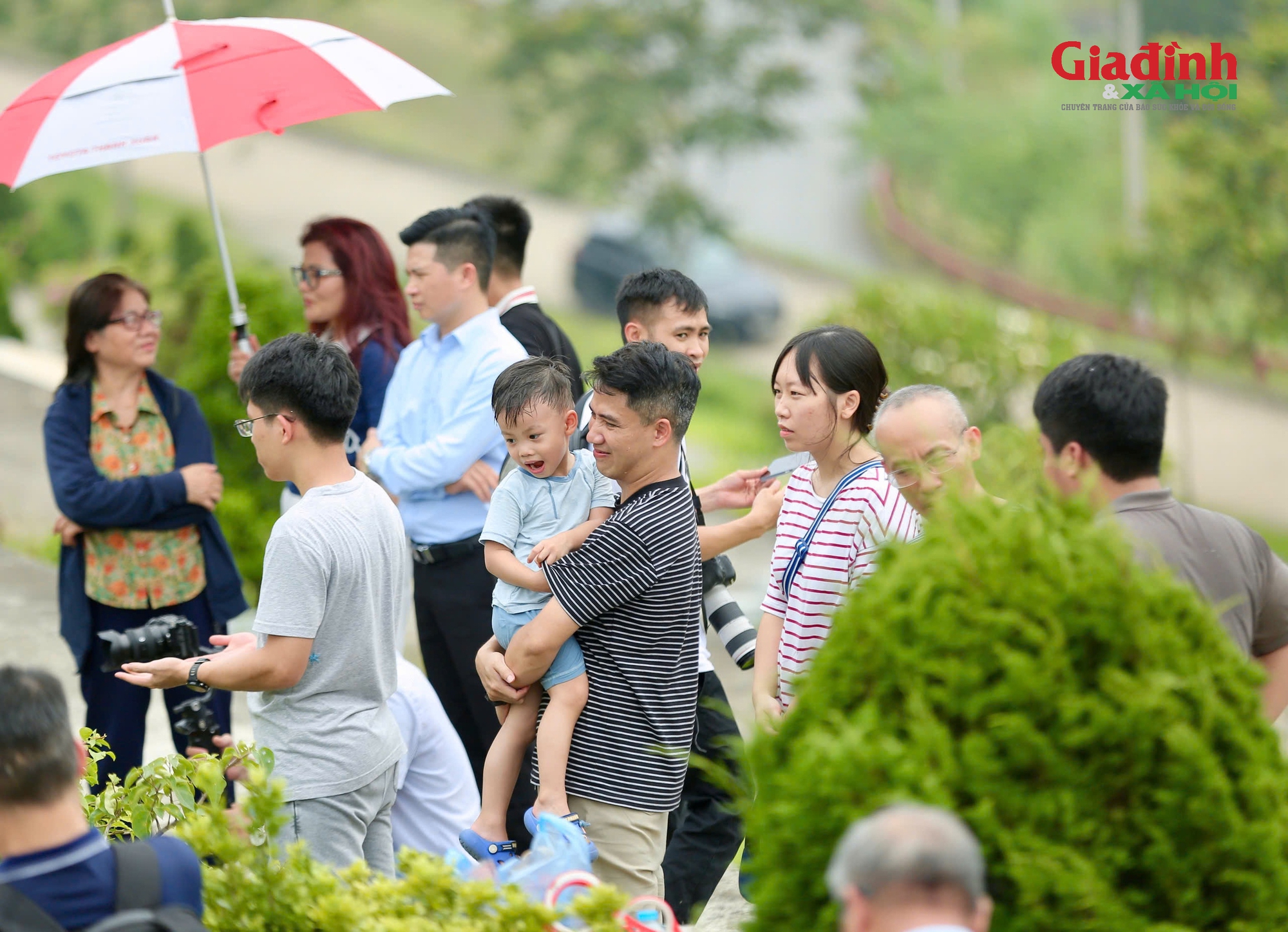 Trước Ng&agrave;y Gia đ&igrave;nh Việt Nam, nhiều gia đ&igrave;nh ở H&agrave; Nội chọn c&aacute;ch đặc biệt để dạy con ch&aacute;u về cội nguồn - Ảnh 12.