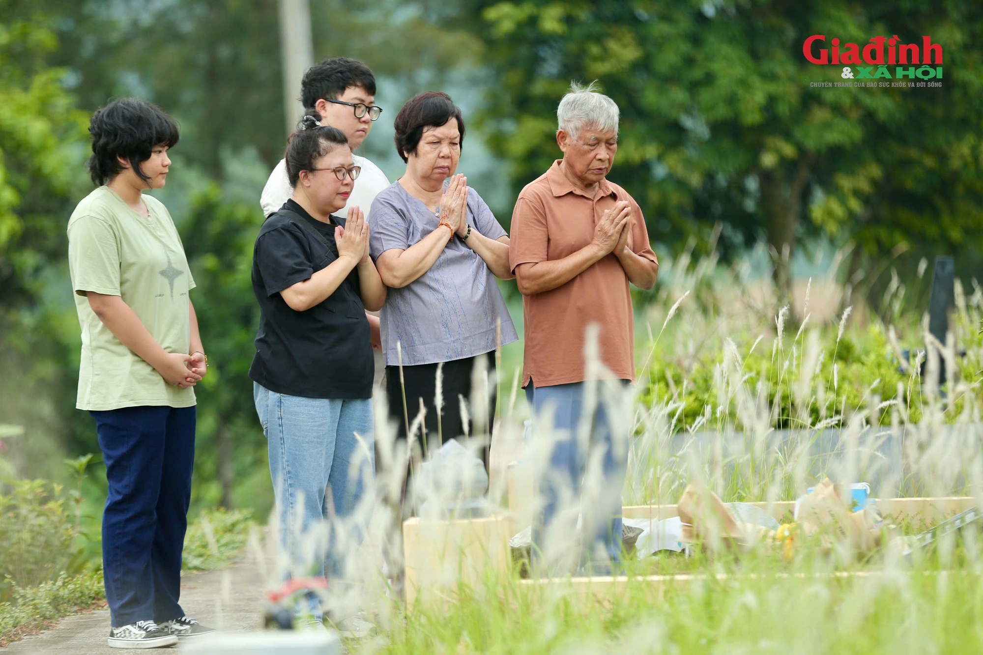 Trước Ng&agrave;y Gia đ&igrave;nh Việt Nam, nhiều gia đ&igrave;nh ở H&agrave; Nội chọn c&aacute;ch đặc biệt để dạy con ch&aacute;u về cội nguồn - Ảnh 11.