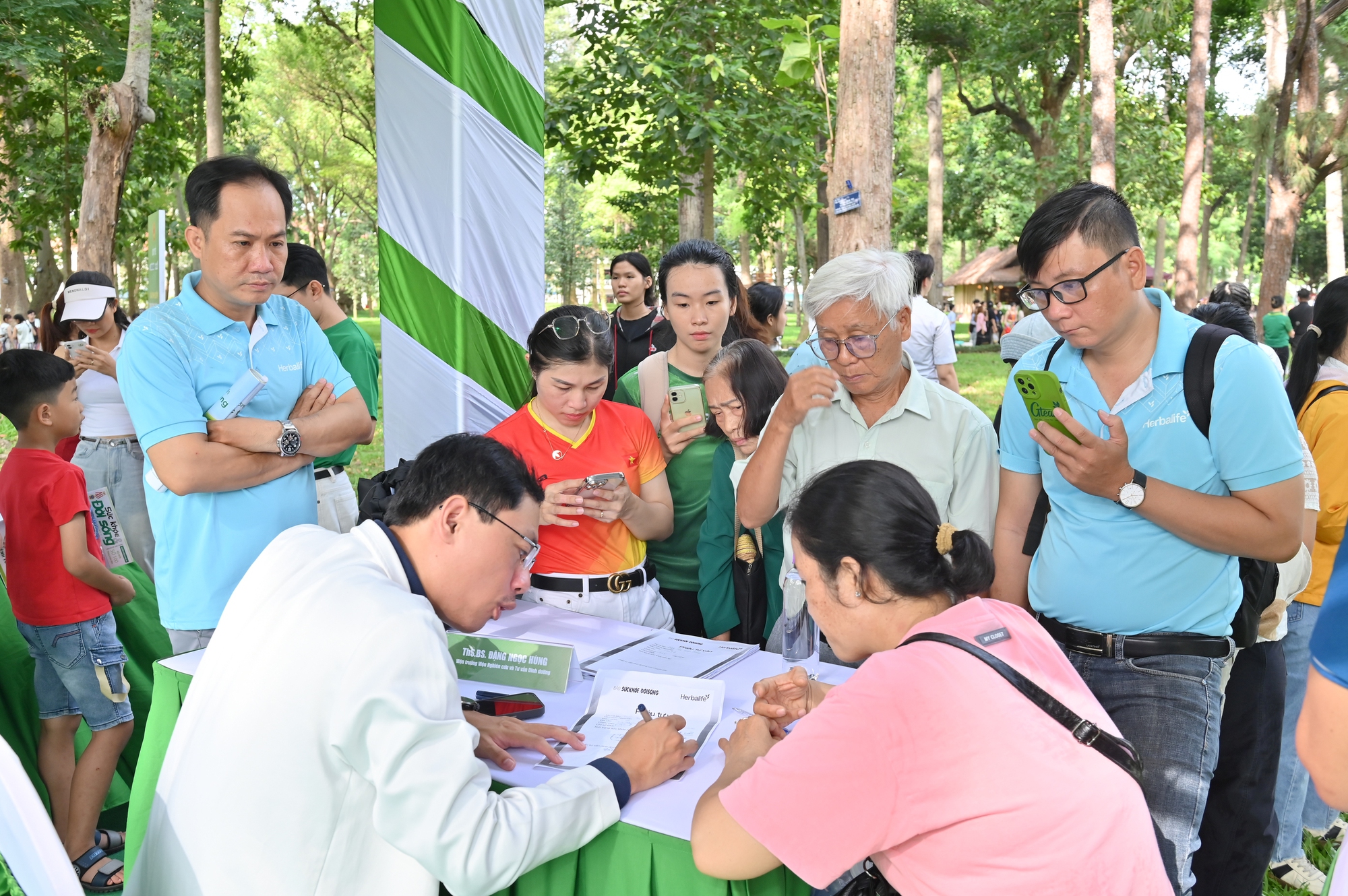 Ng&agrave;y Dinh dưỡng cộng đồng Việt Nam lần 7: Từ tư vấn dinh dưỡng miễn ph&iacute; đến thay đổi th&oacute;i quen sống khỏe trong cộng đồng - Ảnh 1.