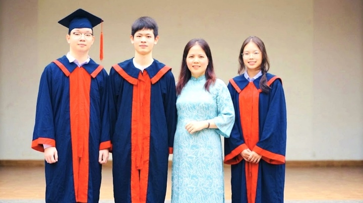 Lớp học c&oacute; 3 thủ khoa lớp 10, gi&aacute;o vi&ecirc;n chủ nhiệm tiết lộ điểm chung bất ngờ - Ảnh 2.