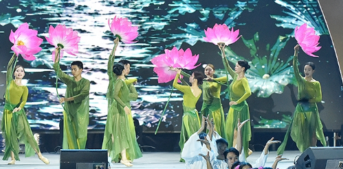 Lễ hội sen H&agrave; Nội 2026: Kh&aacute;m ph&aacute; sắc hoa sen tại Hồ T&acirc;y - Ảnh 4.