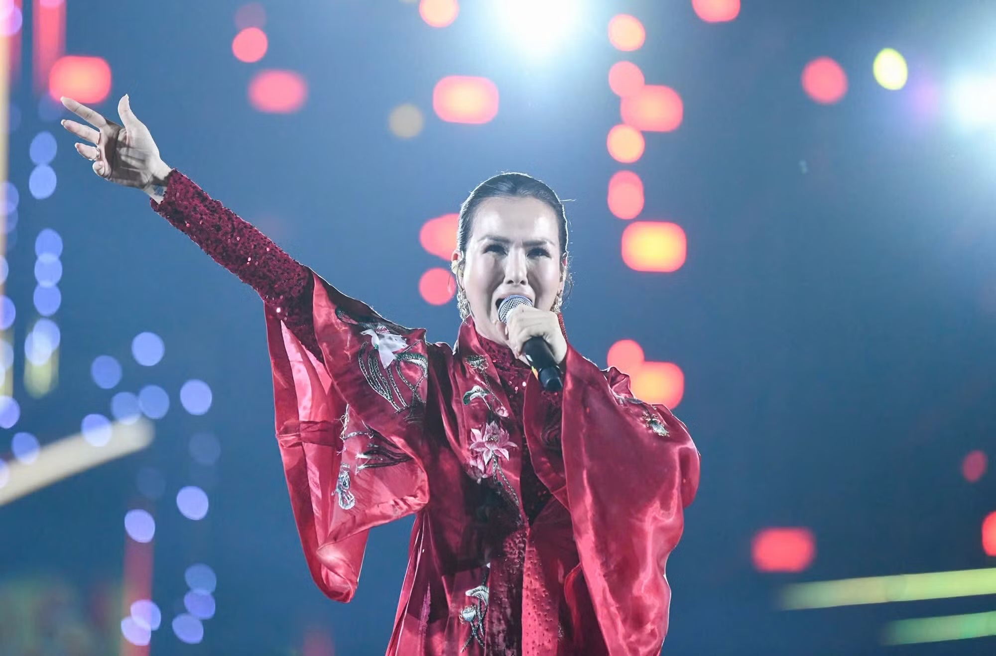 Ho&agrave; Minzy, Quang H&ugrave;ng MasterD khuấy động hơn 20.000 kh&aacute;n giả trong Concert Thanh Xu&acirc;n - Ảnh 4.