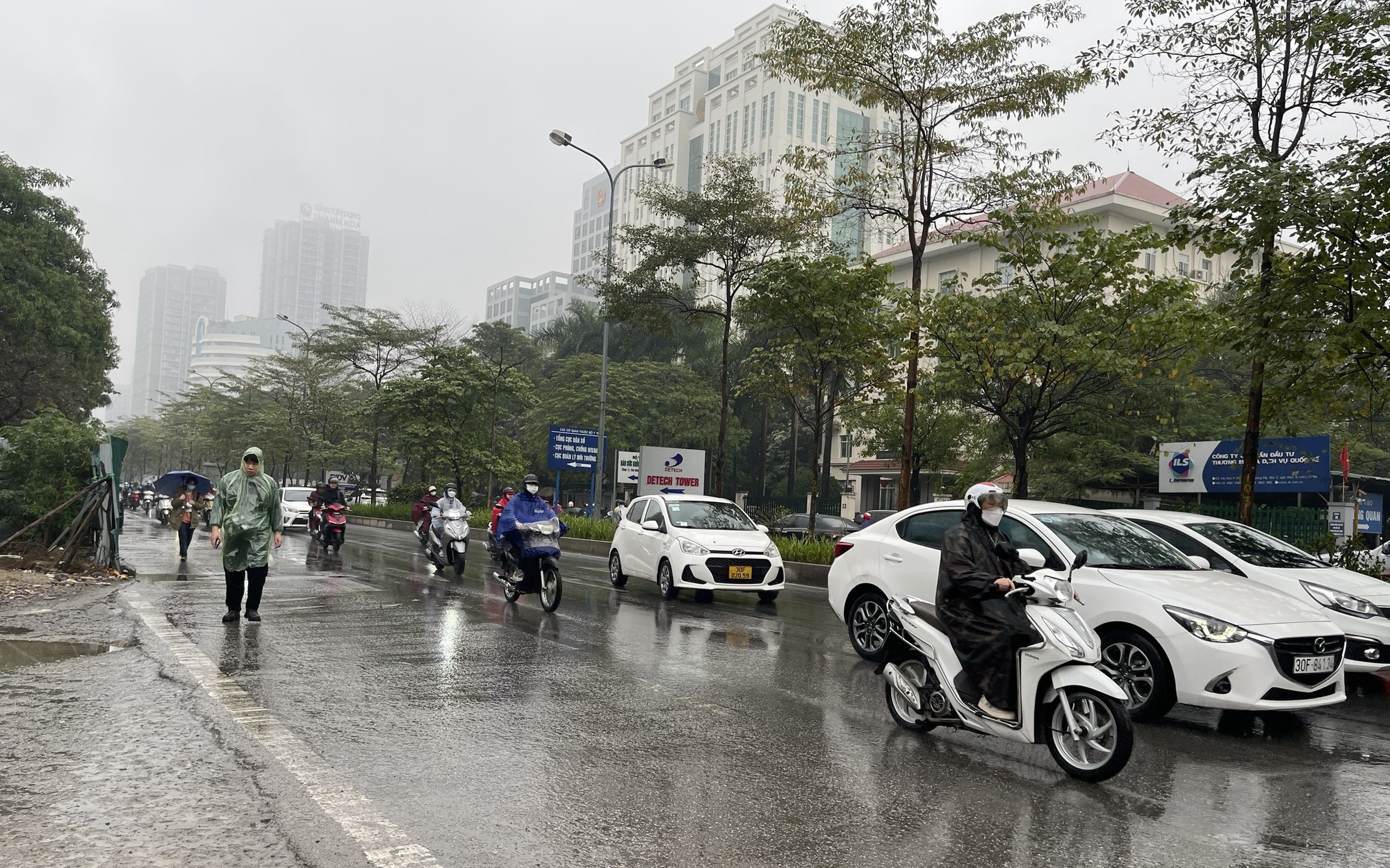 Mưa lớn ở Bắc Bộ c&ograve;n k&eacute;o d&agrave;i đến bao giờ? - Ảnh 2.