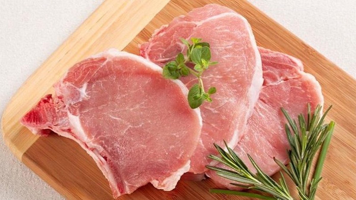 Luộc thịt ngon chuẩn kh&ocirc;ng cần chỉnh: B&iacute; quyết gi&uacute;p thịt trắng đẹp , mềm ngọt - Ảnh 2.