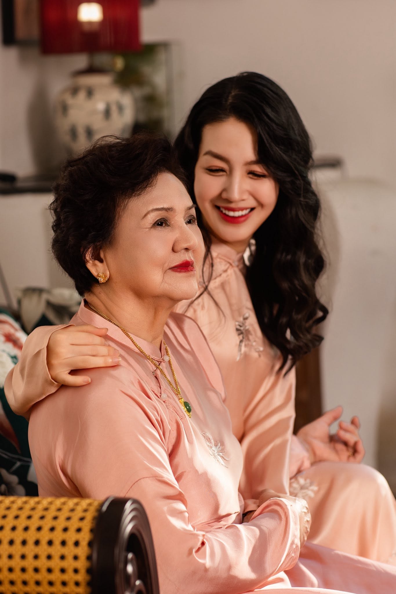 Bức h&igrave;nh 4 thế hệ nh&agrave; MC Hồng Nhung VTV g&acirc;y ch&uacute; &yacute; - Ảnh 7.