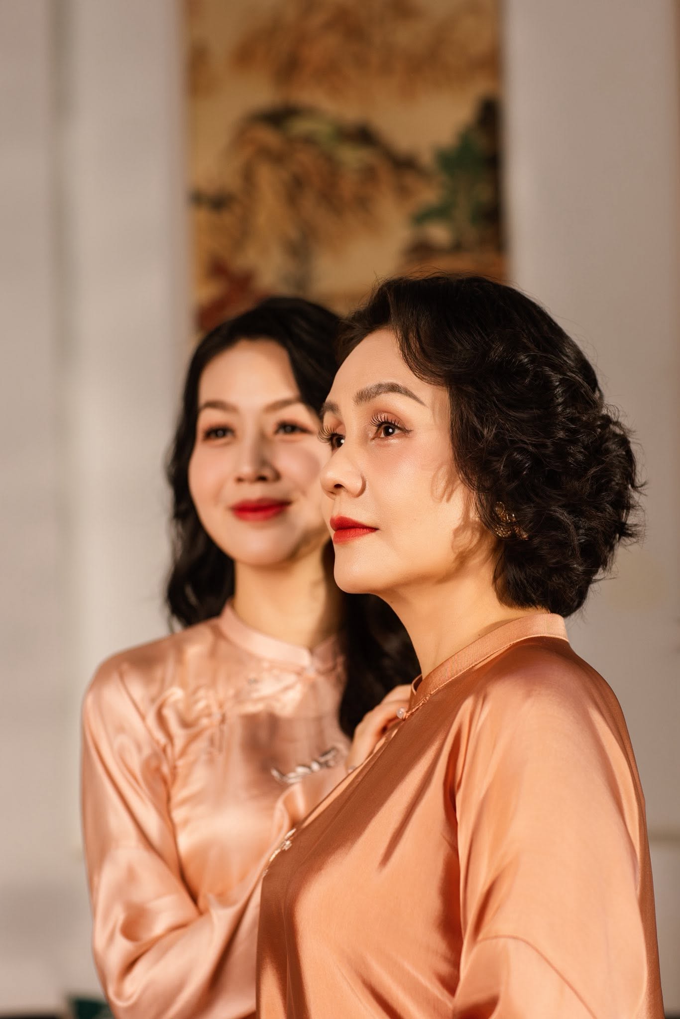 Bức h&igrave;nh 4 thế hệ nh&agrave; MC Hồng Nhung VTV g&acirc;y ch&uacute; &yacute; - Ảnh 4.