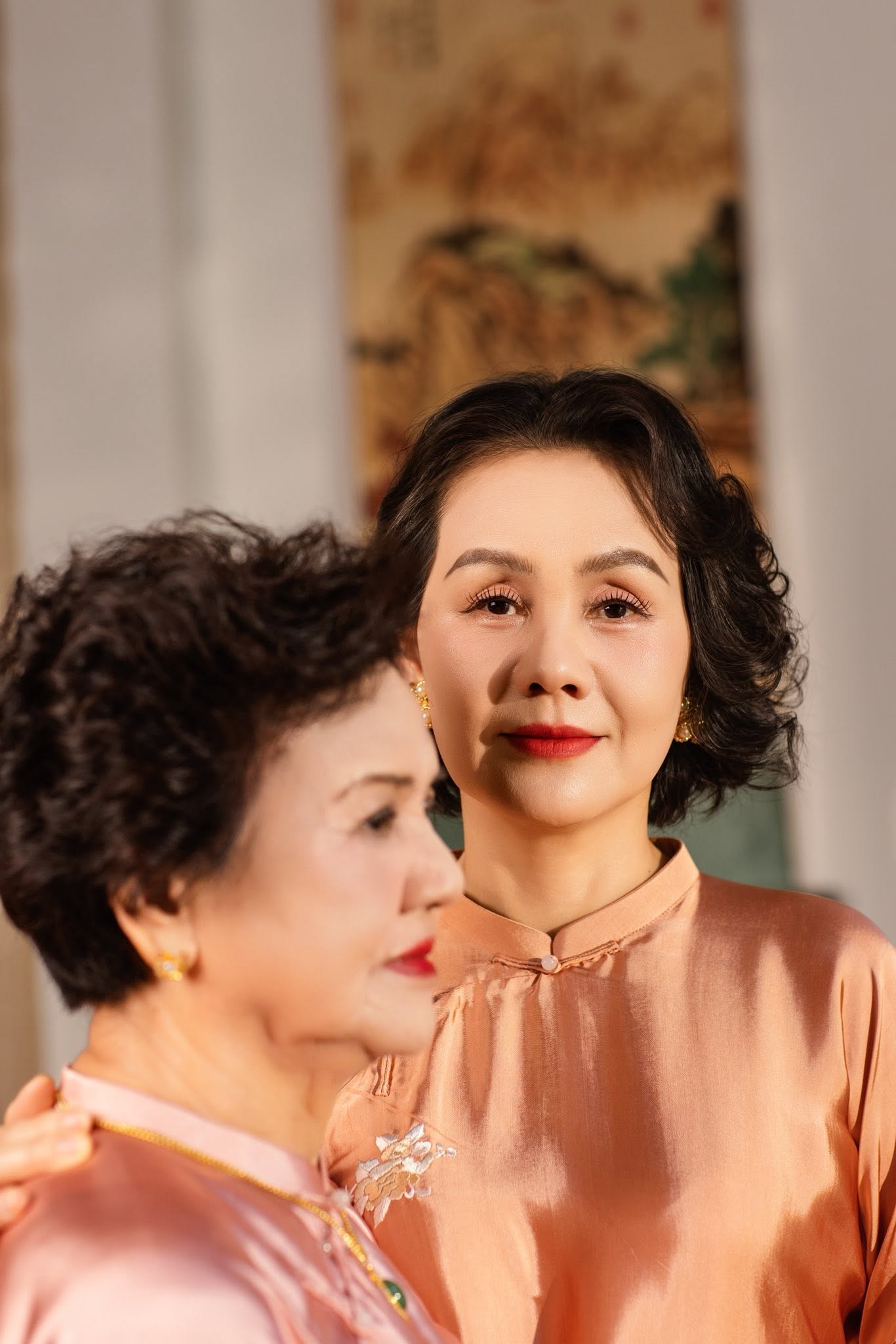 Bức h&igrave;nh 4 thế hệ nh&agrave; MC Hồng Nhung VTV g&acirc;y ch&uacute; &yacute; - Ảnh 3.