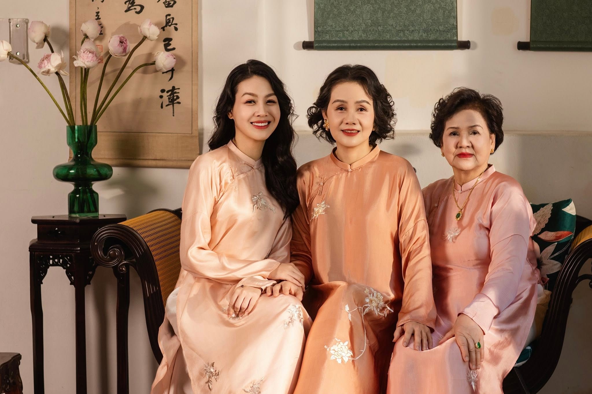 Bức h&igrave;nh 4 thế hệ nh&agrave; MC Hồng Nhung VTV g&acirc;y ch&uacute; &yacute; - Ảnh 6.
