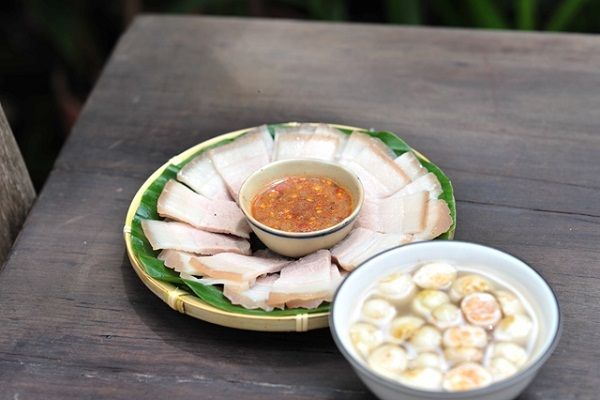 Ăn lại b&aacute;t nước mắm thừa sau bữa cơm: Th&oacute;i quen nhiều gia đ&igrave;nh Việt duy tr&igrave; nhưng c&oacute; thể tiềm ẩn rủi ro sức khỏe - Ảnh 1.