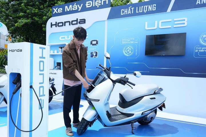 Gi&aacute; xe m&aacute;y điện Honda UC3 tại Việt Nam giảm mạnh , rẻ bằng nửa gi&aacute; Th&aacute;i Lan - Ảnh 3.