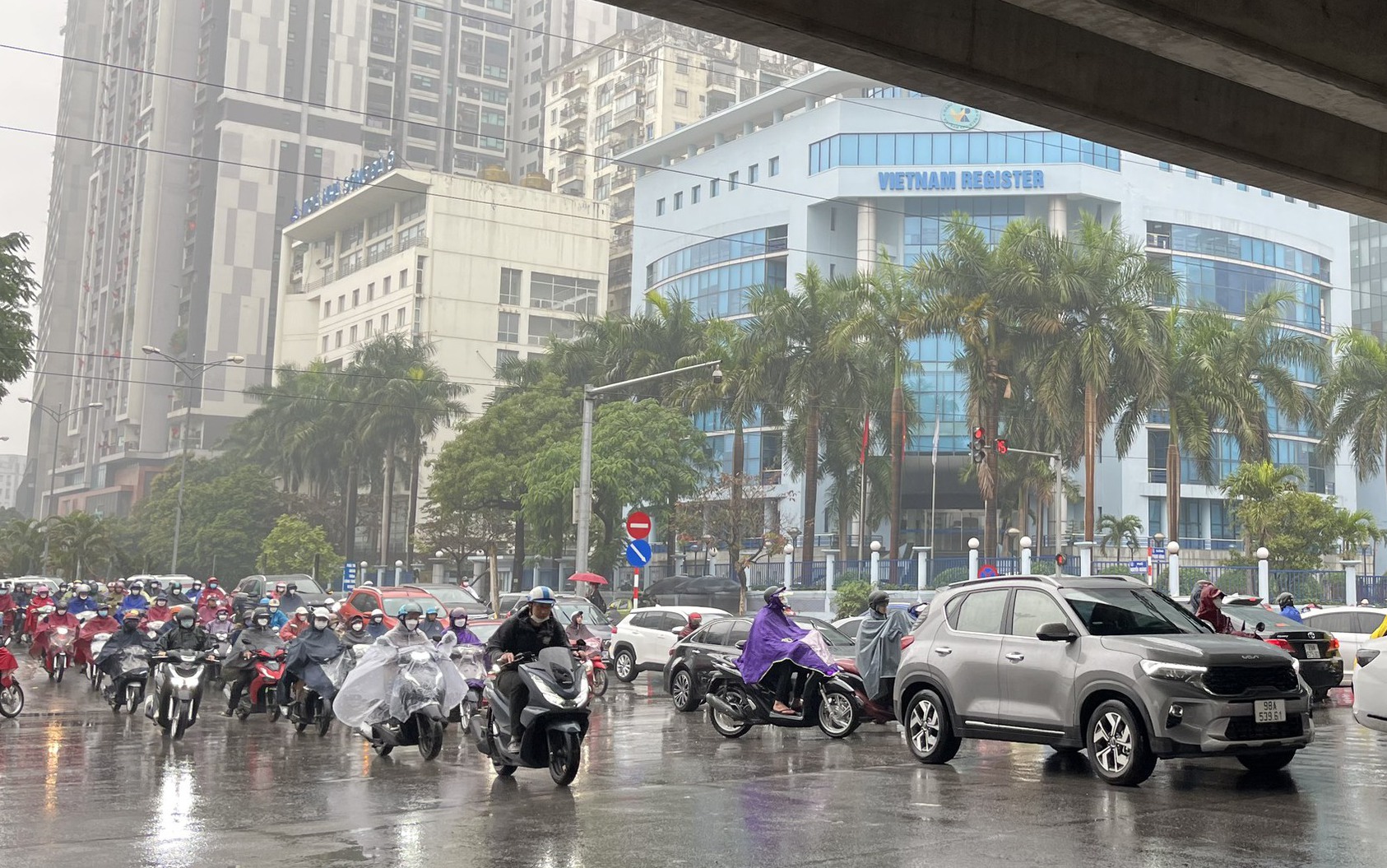 Miền Bắc tiếp tục đón mưa lớn, Biển Đông chuẩn bị đón bão? - Ảnh 2.